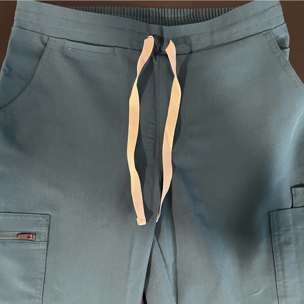 NWOT: Figs Yola Skinny Scrub Rare Color *Caribbean Blue*. XS/T - Picture 5 of 6